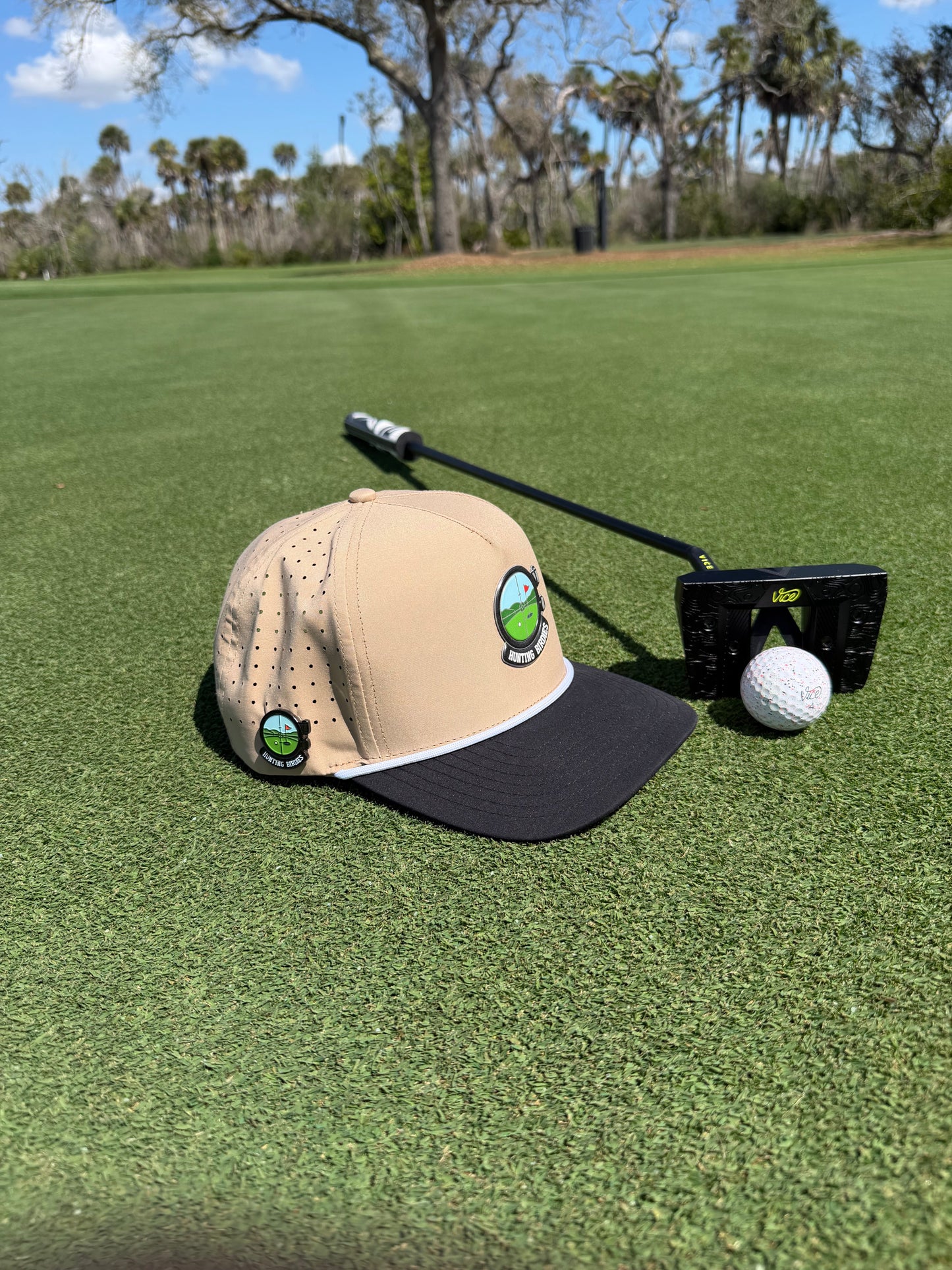 Hunting Birdies Golf Hat | Snapback Cap | Built-in Magnetic Ball Marker Holder + Marker Included | Adjustable Tan & Black